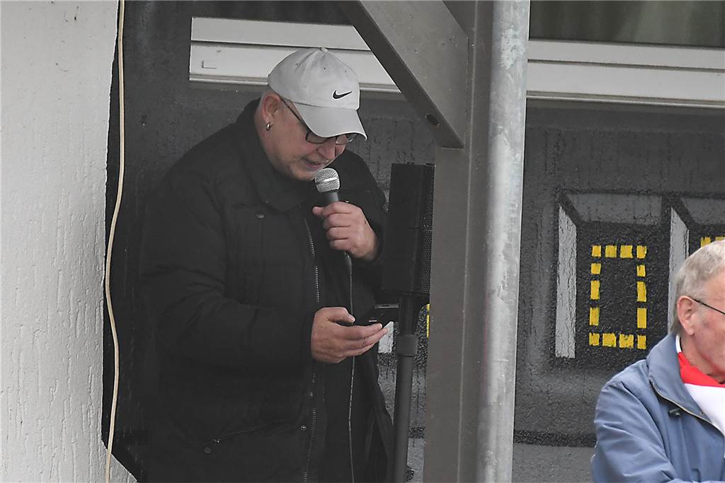 Die Offensive rollt beim TuS Henrichenburg (weiße Trikots) auch am 22. Spieltag der Kreisliga B3 Recklinghausen weiter. Mit 5:1 (3:0) zerlegten die Henrichenburger auf heimischen Rasen die Westfalia Vinnum und erzielen nach dem 5:1-Sieg gegen Waltrop II vor zwei Wochen erneut fünf Tore in einem Spiel. Die Bilanz der letzten drei Partien kann sich sehen lassen. Mit 14:2 Toren greift der TuS die Tabellenspitze an.
