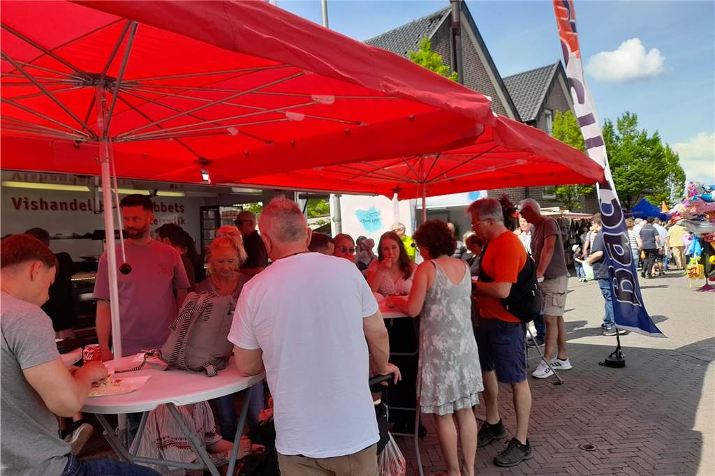 Die Olfener Innenstadt war beim Frühlingsfest am Sonntag gut gefüllt.