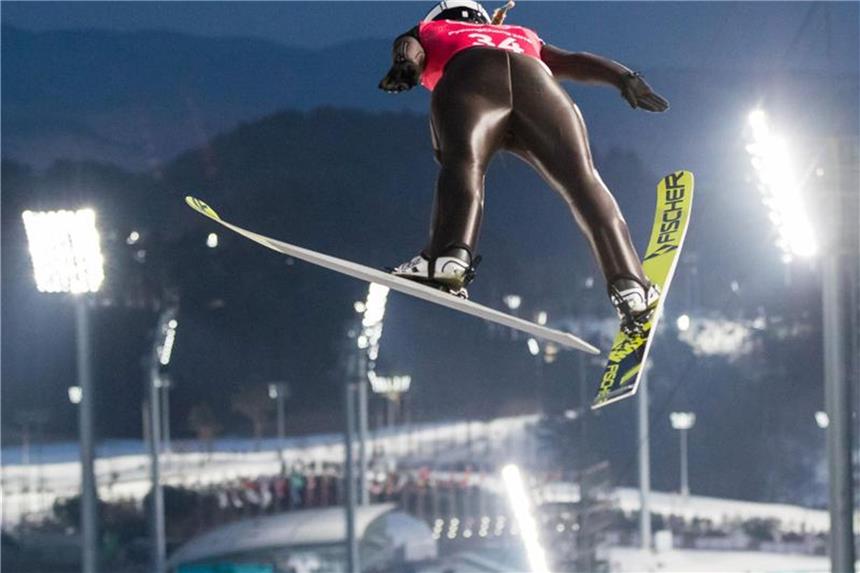 Althaus mit Sieg und Platz zwei - Lundby gewinnt Weltcup Die Olympia-Zweite Katharina Althaus gewann das erste Springen im rumänischen Rasnov. Foto: Daniel Karmann