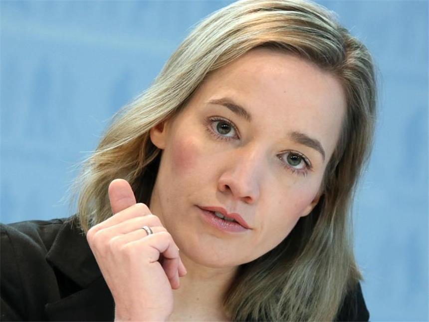 Bundesrat startet Initiativen für Homo-Ehe und gegen Betreuungsgeld Die Opposition will ihr Betreuungsgeld-Gesetz kippen: Bundesfamilienministerin Kristina Schröder. Foto: Stephanie Pilick