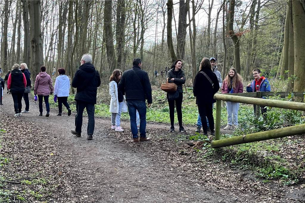 Die Ostereier-Suche im Lüffe Park in Selm fand nun zum 47. Mal statt. Endlich wieder nach lange Coronapause, fanden Veranstalter und die viele Kinder, die freudestrahlend durch den Park flitzten und mit Körbchen voller bunter Eier wieder hinauspazierten.