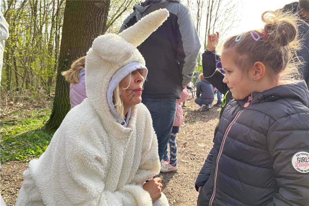 Die Ostereier-Suche im Lüffe Park in Selm fand nun zum 47. Mal statt. Endlich wieder nach lange Coronapause, fanden Veranstalter und die viele Kinder, die freudestrahlend durch den Park flitzten und mit Körbchen voller bunter Eier wieder hinauspazierten.
