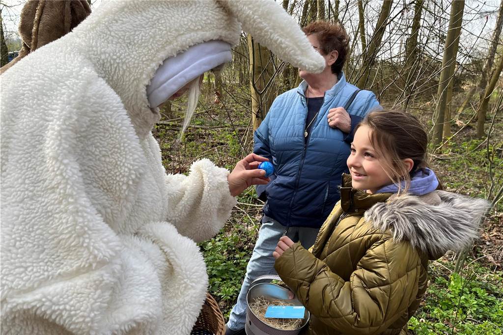 Die Ostereier-Suche im Lüffe Park in Selm fand nun zum 47. Mal statt. Endlich wieder nach lange Coronapause, fanden Veranstalter und die viele Kinder, die freudestrahlend durch den Park flitzten und mit Körbchen voller bunter Eier wieder hinauspazierten.
