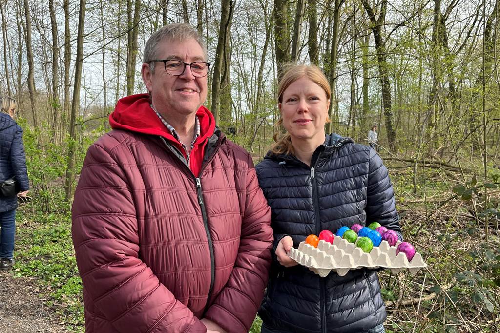 Die Ostereier-Suche im Lüffe Park in Selm fand nun zum 47. Mal statt. Endlich wieder nach lange Coronapause, fanden Veranstalter und die viele Kinder, die freudestrahlend durch den Park flitzten und mit Körbchen voller bunter Eier wieder hinauspazierten.