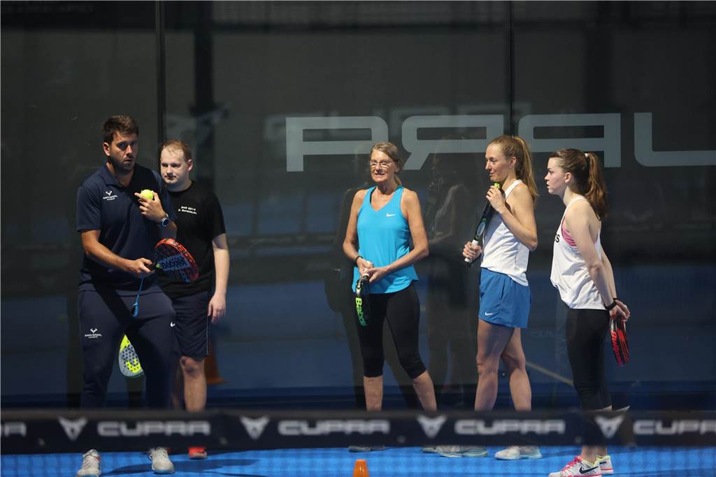 Die Padelbox hatte am Wochenende hochkarätigen Besuch. Mit der Rafael-Nadal-Academy war eine der erfolgreichsten Padel-Akademien zu Gast. Wir waren mit der Kamera dabei.