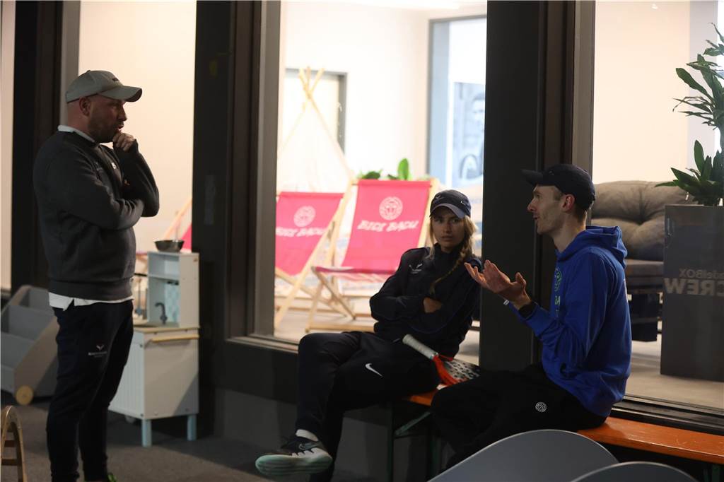 Die Padelbox hatte am Wochenende hochkarätigen Besuch. Mit der Rafael-Nadal-Academy war eine der erfolgreichsten Padel-Akademien zu Gast. Wir waren mit der Kamera dabei.