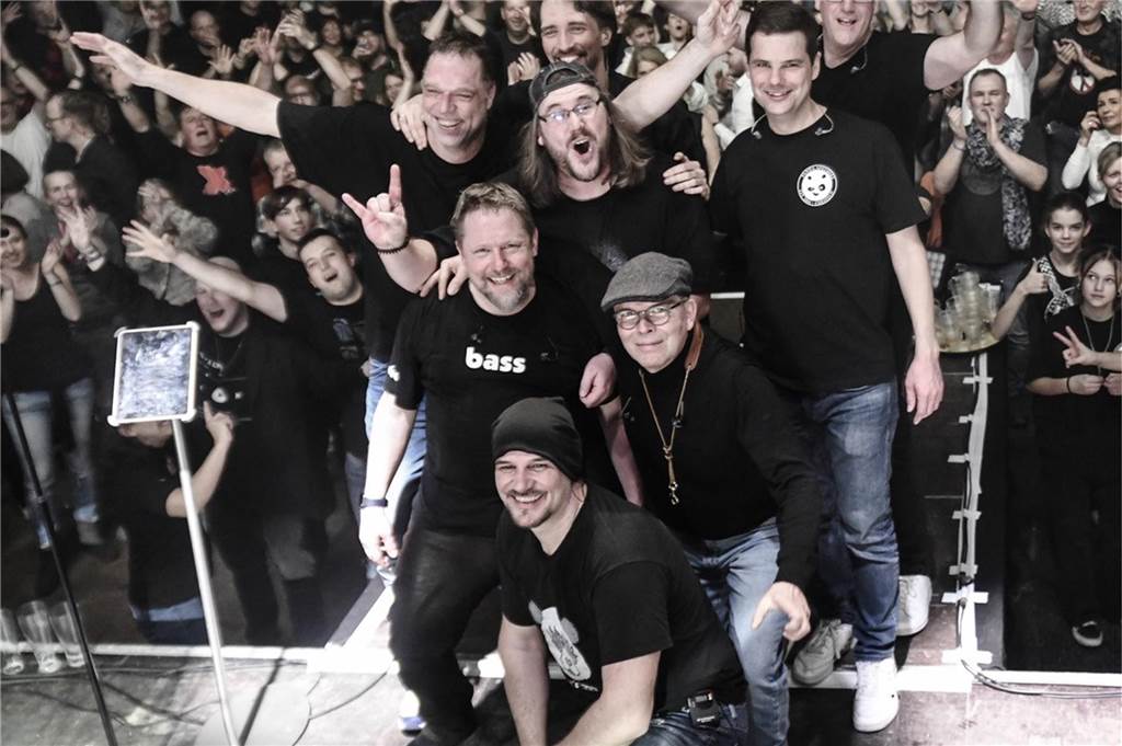 Hospiz-Benefiz: Drei Bands rocken die Stadthalle für einen guten Zweck Die Panda Apotheke