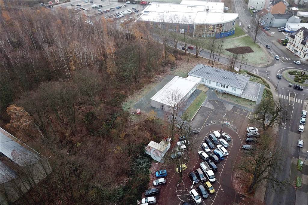 Moschee-Neubau: Minarett in Massiv-Bauweise - Bürger vor allem wegen Parkplätzen in Sorge Die Parkplätze auf dem Gemeinde-Gelände sollen auch weiter für öffentliche Zwecke zur Verfügung stehen.
