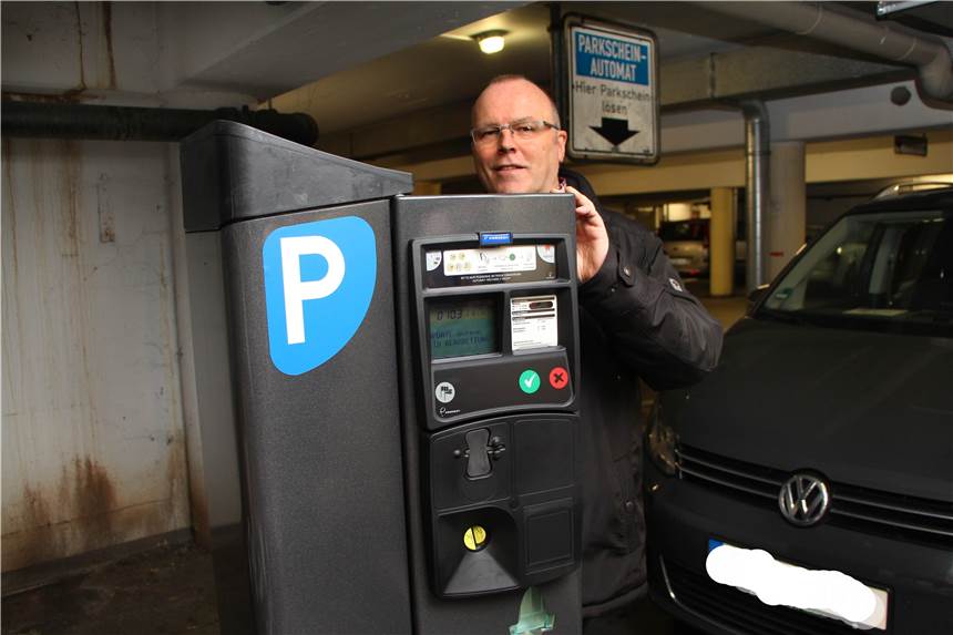 Politik will Handy-Parken statt Kleingeld für Automaten in Werne Ein Parkscheinautomat in der Tiefgarage in Werne.