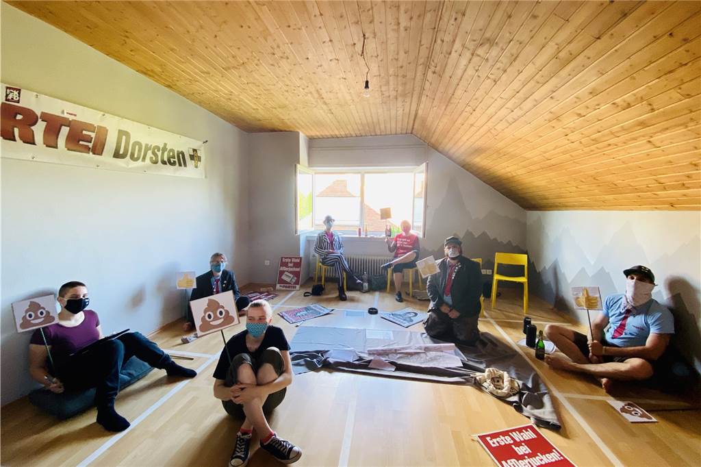 Bürgermeisterwahl in Dorsten: Aus dem Zweikampf wird ein Dreikampf "Die Partei" ist anders: Hier ein Bild von der Versammlung für die Kandidatenaufstellung.