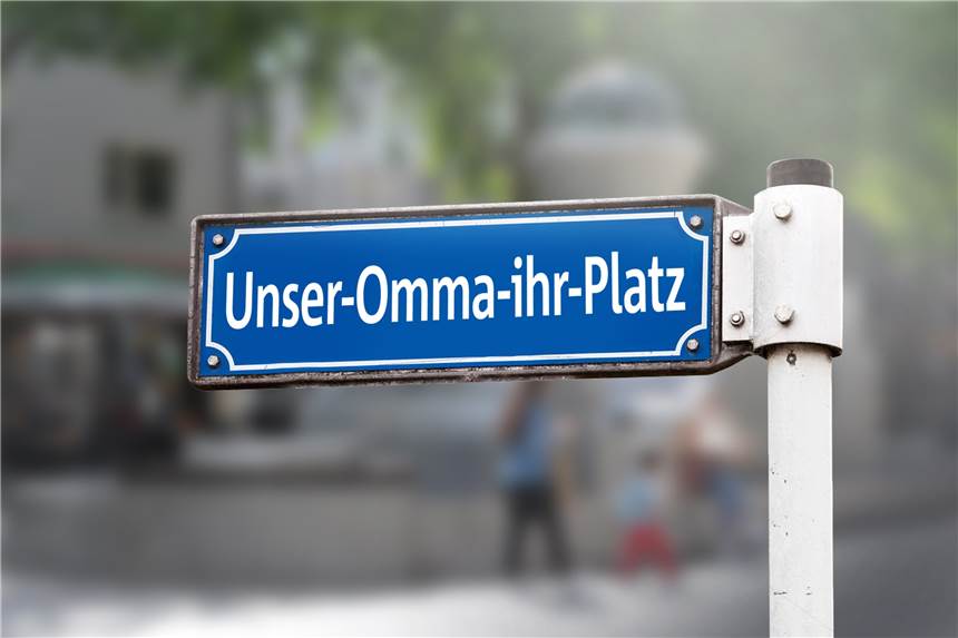 „Unser-Omma-ihr-Platz“ in Dortmund? Partei startet neuen Versuch Die Partei kämpft weiter für einen „Unser-Omma-ihr-Platz“ in Dortmund. Jetzt soll sich der Rat mit dem Vorschlag beschäftigen.