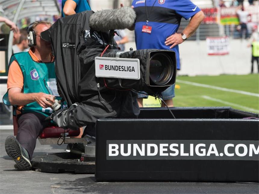 Nord-Duell am Freitag nicht im Free-TV Die Partie Hannover 96 gegen den HSV wird nicht im Free-TV zu sehen sein. Foto: Sebastian Kahnert