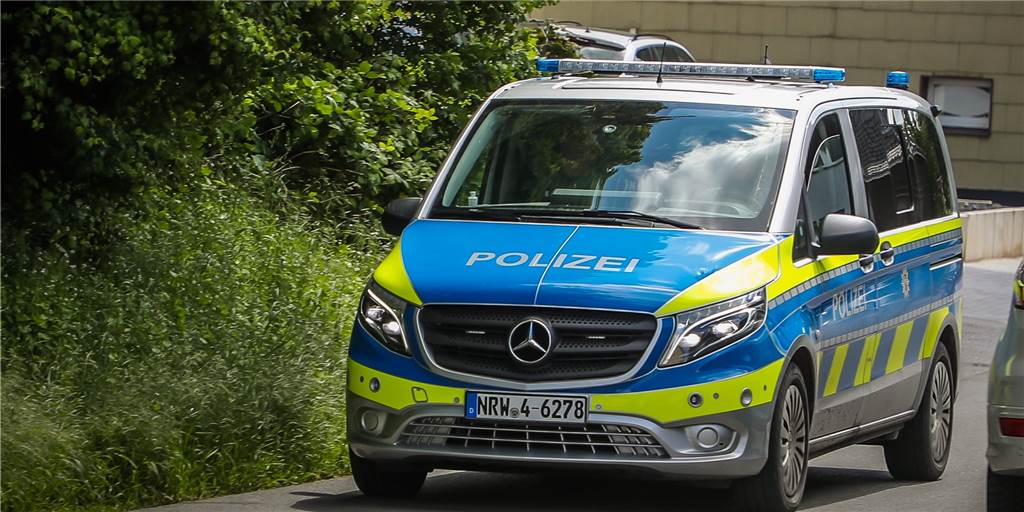 Nach Spielabbruch bei Schwerin-Partie: Wer Gewalt anwendet, soll die Sportart wechseln Die Partie Spvg Schwerin gegen TuS Hattingen wurde vorzeitig abgebrochen. Auch die Polizei rückte an (hier Symbolbild).