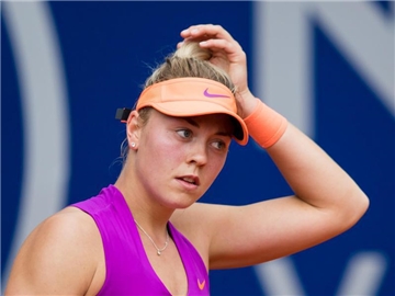 Die Partie zwischen Carina Witthöft und Karolina Pliskova wurde auf Sonntag verschoben. Foto: Daniel Karmann