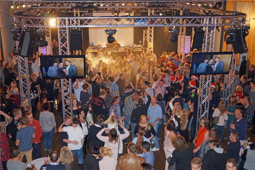 Partys im Kolpingsaal haben nun einen neuen Raucherbereich Die Partys im Kolpingsaal sind beliebt. Anfang Oktober allerdings gab es Ärger, weil gelbe Karten an Raucher verteilt wurden.