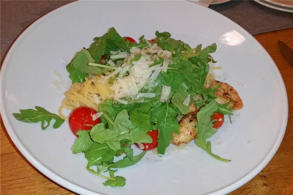 Das Landhaus Elkemann: Frische Ideen für eine Traditionsgaststätte Die Pasta mit Garnelen, Kirschtomaten, Rucola und Parmesan