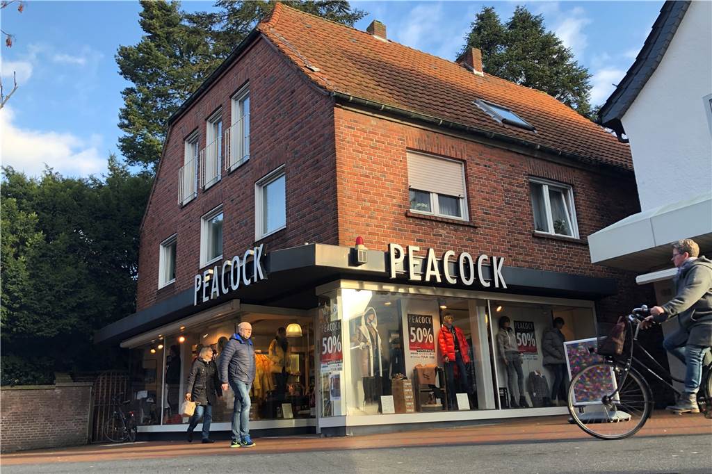 Mitarbeiter erleichtert: Peacock-Filiale in Stadtlohn hat wieder eine neue Zukunft Die Peacock-Filiale an der Eschstraße gehört zu den neun Filialen, die nach dem Verkauf der Peacock Moden GmbH ab 1. April in neuer Hand weitergeführt werden.