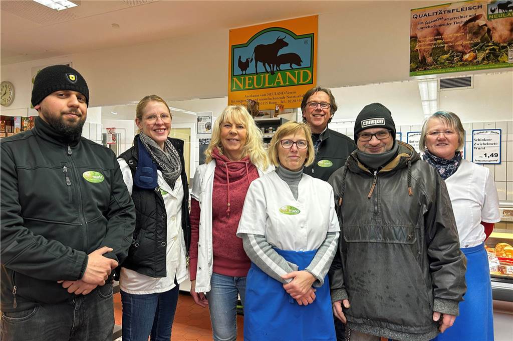 Lebensmittelhändler Overmann weitet Öffnungszeiten wieder aus Das Team von Lebensmittel Overmann bringt zusammen etwa 200 Jahre Berufserfahrung mit. Die verkürzten Öffnungszeiten haben die Überstundenkonten geleert, aber nicht auf null gesetzt.