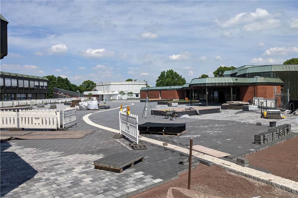 Baustart: Kanalbrücke in Dorsten wird für zwei Wochen gesperrt Die Pflasterarbeiten auf dem Hochstadenplatz schreiten voran.