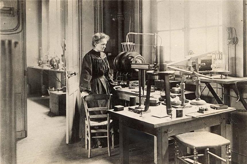 Paris ehrt Marie Curie Die Physikerin und Chemikerin Marie Curie in ihrem Labor in der Rue Cuvier in Paris (1913). Foto: Henri Manuel/Musée Curie