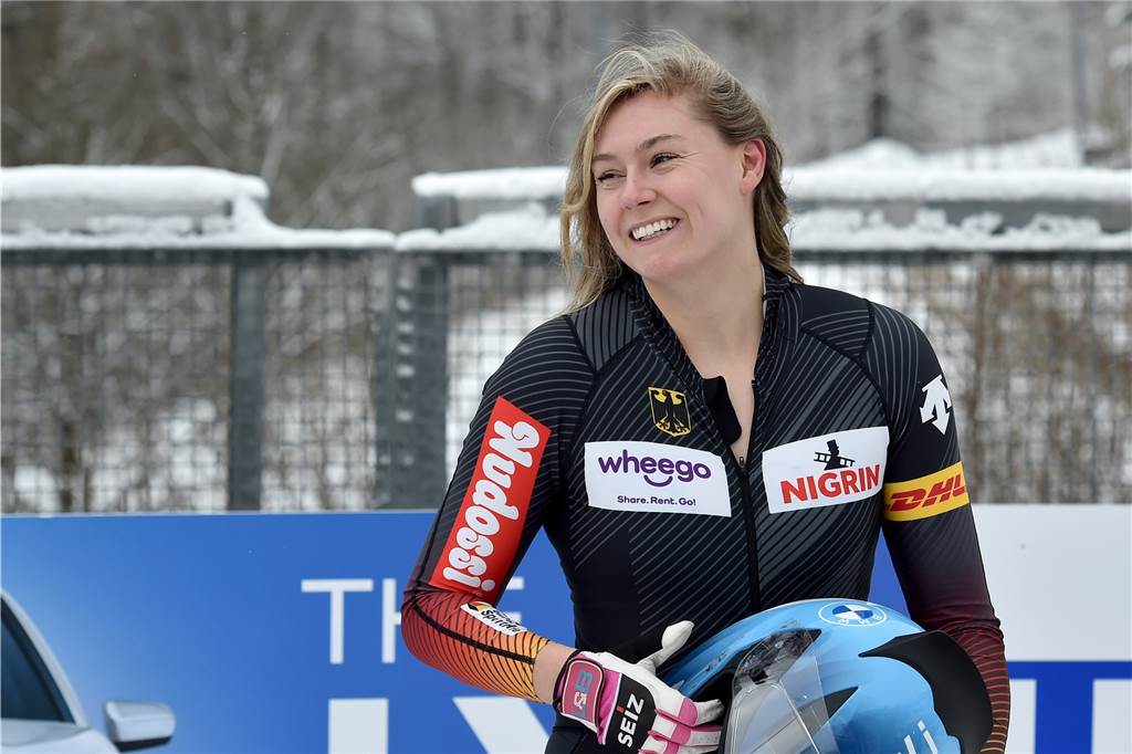 Laura Nolte bei Olympia: „Ich rechne mit bärenstarken Nordamerikanerinnen!“ Die pinken Handschuhe hat Laura Nolte auch in Peking mit dabei.