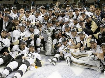 Die Pittsburgh Penguins gewannen den Stanley Cup. Foto: Tony Avelar/Bildbyryan/Zuma Press
