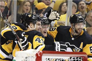 Die Pittsburgh Penguins spielten mit den Philadelphia Flyers Katz und Maus. Foto: Gene J. Puskar/AP