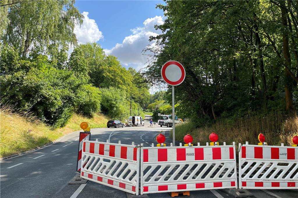 Wasserrohrbruch legt Unterführung an der Husener Straße lahm Die Plaßstraße, die Husen und Kurl miteinander verbindet, musste am Donnerstag gesperrt werden