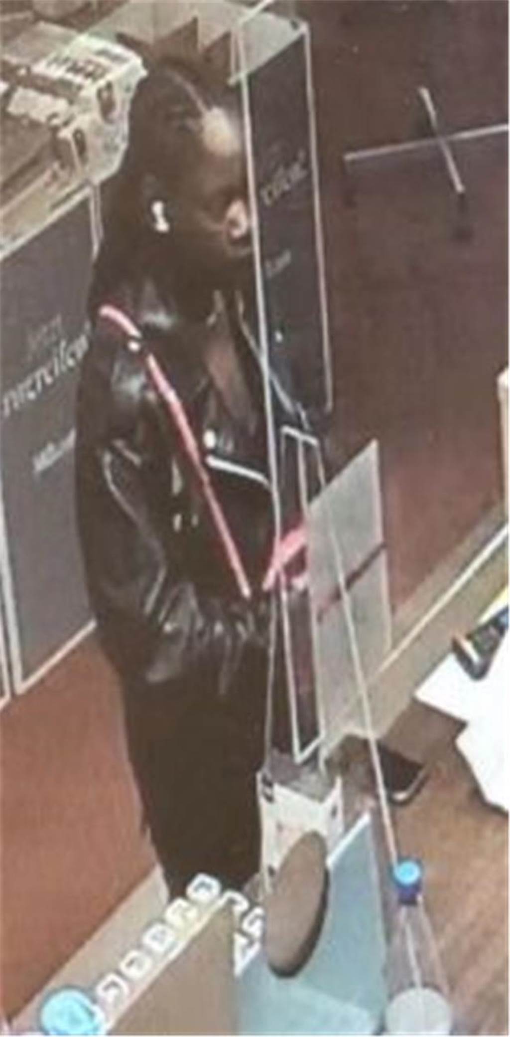 Nach versuchtem Betrug: Polizei fahndet nach zwei Verdächtigen Die Polizei Dortmund fahndet mit diesen Fotos nach den Verdächtigen.