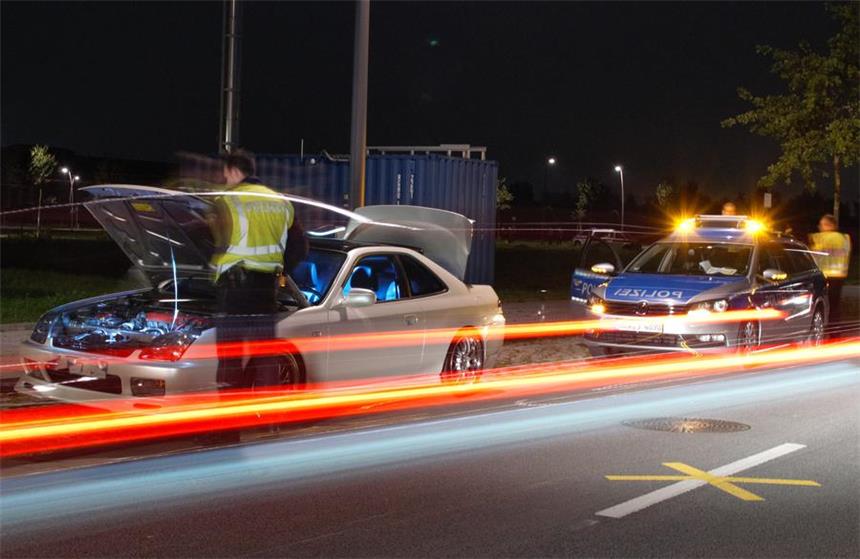 Wall-Großkontrolle: Polizei erwischt 65 Raser Die Polizei Dortmund kontrollierte Autos.