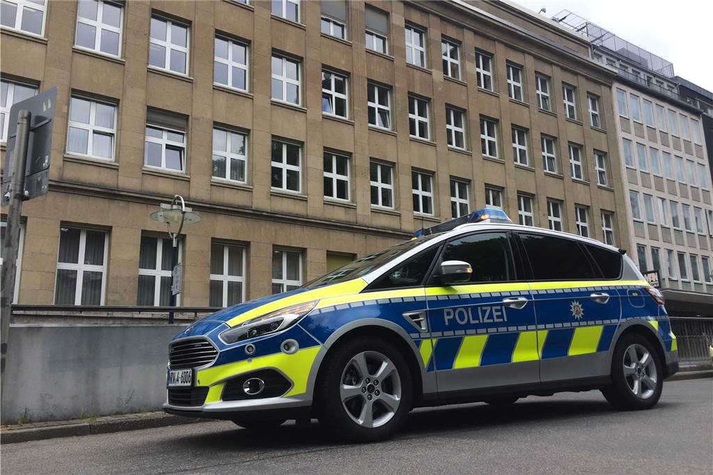Bombendrohung in der City: 25-Jährige sorgte wohl für weiteren Einsatz Die Polizei durchsuchte das Gebäude – ohne Fund.
