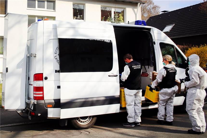 41-Jähriger soll Frau und drei Kinder (2, 6 und 8 Jahre) getötet haben Die Polizei fand eine Mutter und ihre drei Kinder tot in ihrer Wohnung in Barop.