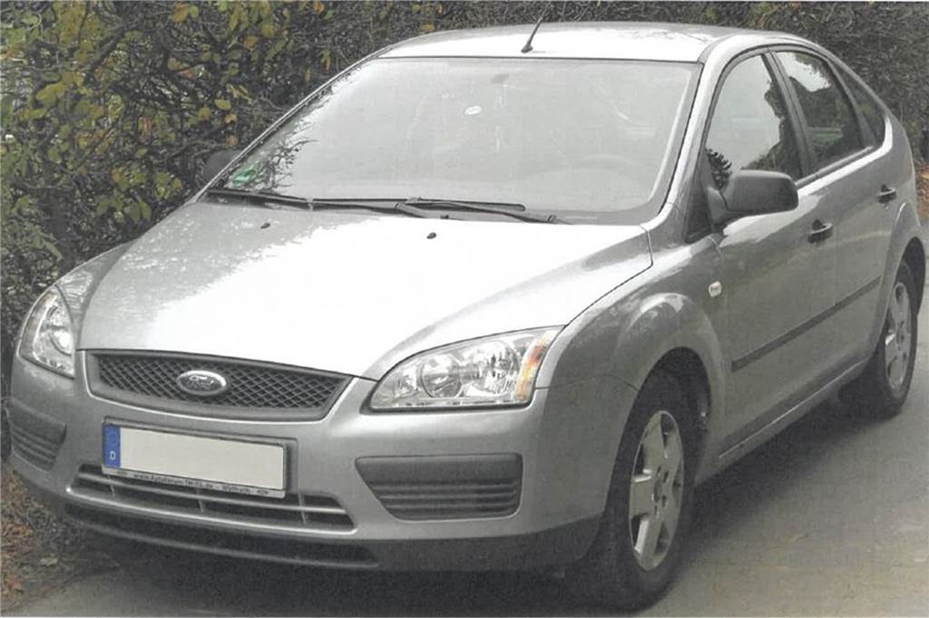Wurde Kerstin Simone G. getötet? Polizei nimmt Mann aus NRW fest Bild eines silbernen Ford Focus mit gepixteltem Kennzeichen