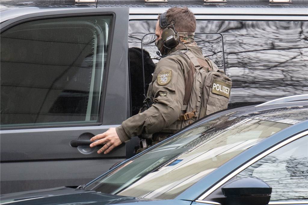 Explosionen auf Halterner Zechengelände versetzen Bürger in Schrecken Die Polizei fuhr mit zivilen Fahrzeugen nach Lippramsdorf (Symbolbild).