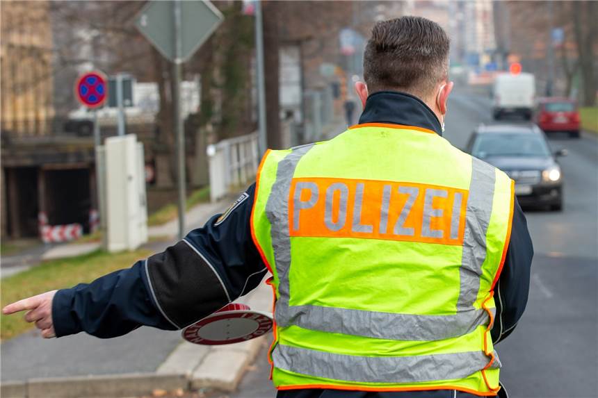 Illegales Autorennen von Selm nach Olfen: Polizist verfolgt Raser Die Polizei hat am Mittwochabend ein illegalen Autorennen von Selm nach Olfen gestoppt.