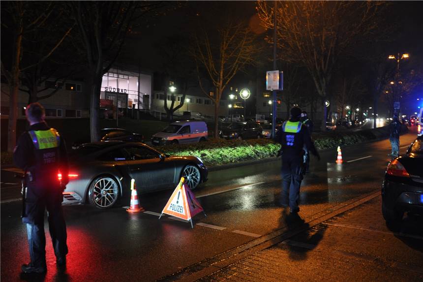 Die Polizei hat am Wochenende wieder Autos kontrolliert. Dies ist ein Bild eines früheren Einsatzes.