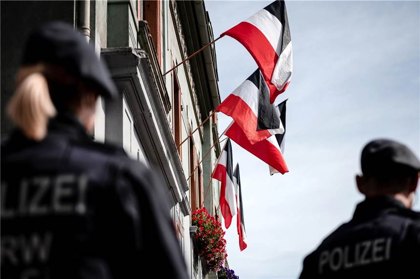 „Neonazi-Szene ist spürbar geschwächt“ - Polizei Dortmund zieht Bilanz Die Polizei hat eine Zwischenbilanz zum Kampf gegen die rechtsextreme Szene in Dortmund gezogen.