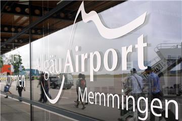 Die Polizei hat etliche Schulschwänzer am Flughafen in Memmingen geschnappt. Foto: Andreas Gebert