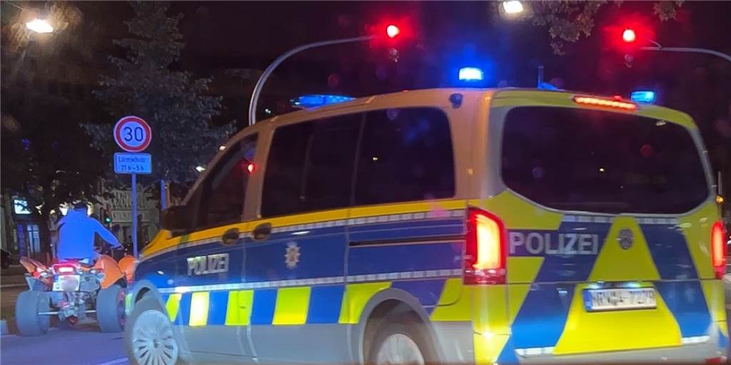 Video: Schüsse am Wall? Polizei kontrolliert Quad-Fahrer in Dortmund Die Polizei hat zwei Quad-Fahrer in der Nacht zu Sonntag am Wall kontrolliert.