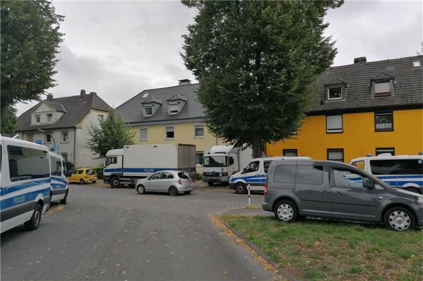 Die Polizei ist seit Mittwochmorgen mit einem großen Aufgebot zu einer Durchsuchung in Lütgendortmund ausgerückt.
