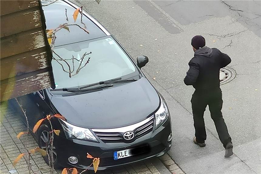 Polizei erwischt Autoknacker auf frischer Tat - dank eines Nordstädters Die Polizei konnte ein Auto-Aufbrecher auf frischer Tat festnehmen. Symbolbild.