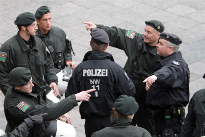 Gericht: Polizei muss Marschroute der Nazis nicht nennen Die Polizei muss die Route der Neonazis nicht mitteilen.