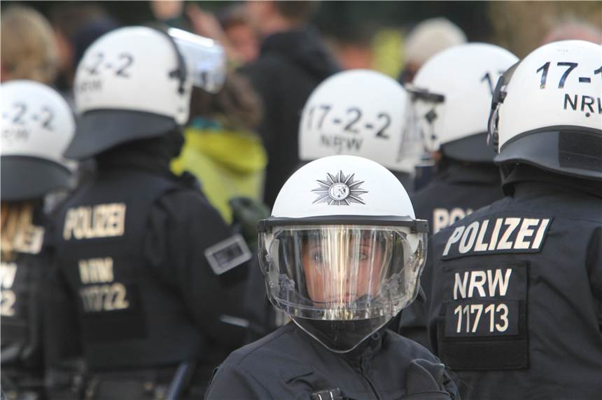 Mehr Sexualstraftaten und mehr Gewalt gegen Polizisten in Dortmund Die Polizei sieht sich in immer mehr Fällen Beleidigungen und Gewalt ausgesetzt.