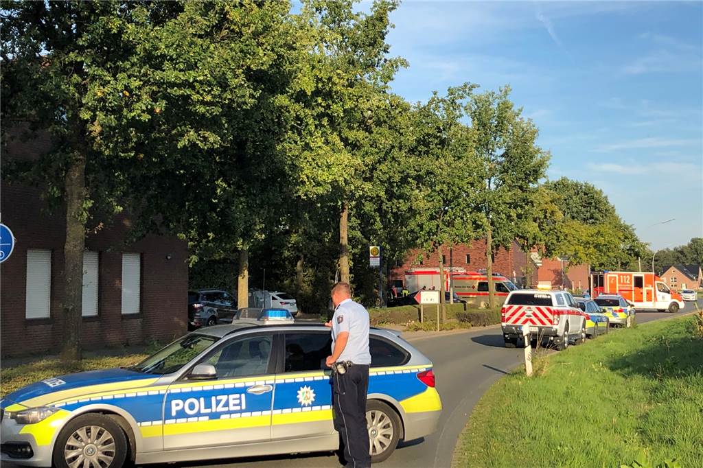 Massenschlägerei am Vinnumer Sportplatz - Trainer spricht von Jagdszenen Die Polizei sperrte die Borker Straße.