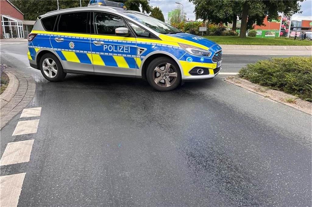 Riesige Ölspur legte Verkehr zwischen Südlohn und Borken lahm Die Polizei sperrte einige Straßen in Borken.