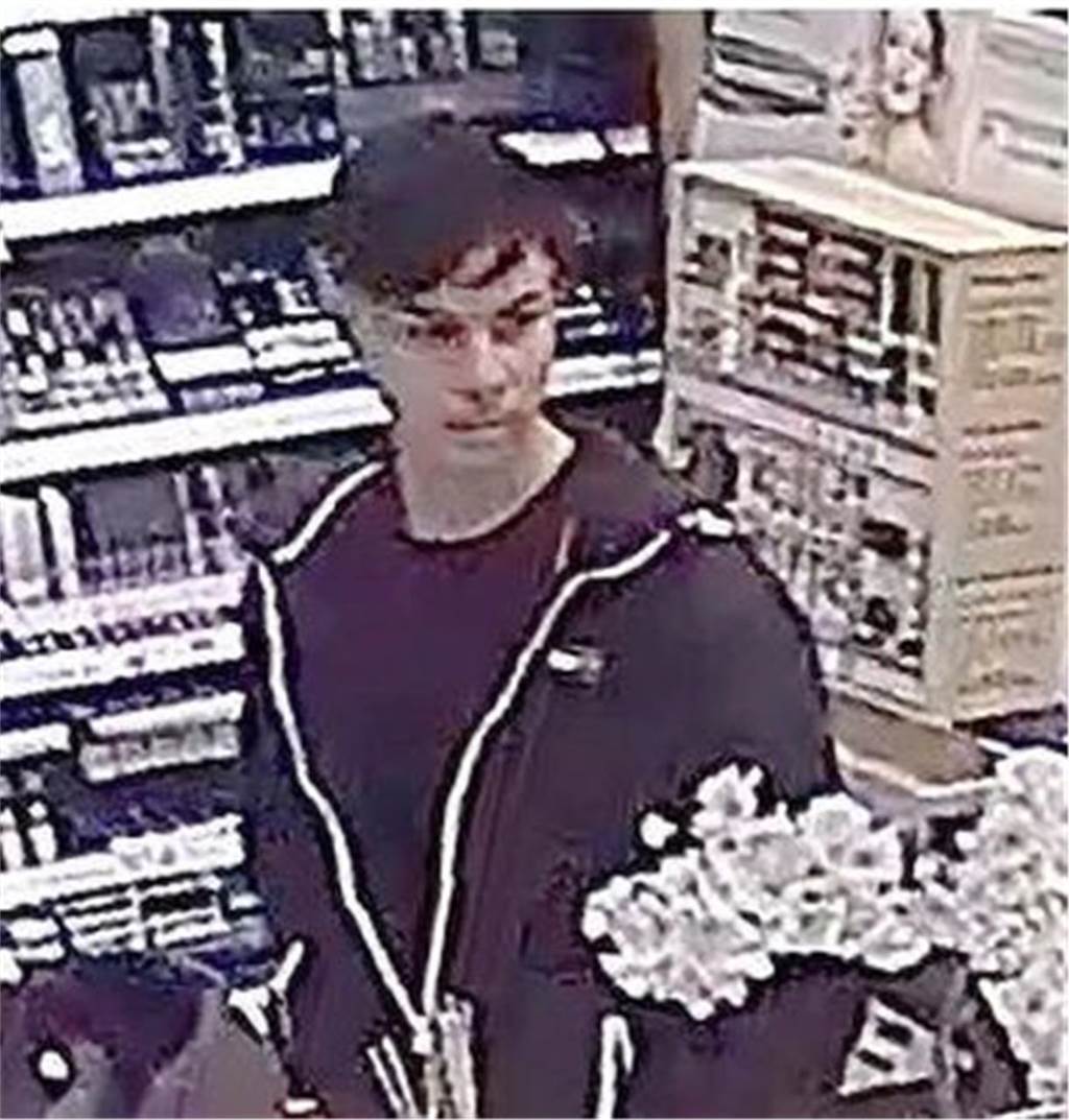 Die Polizei sucht nach zehn Tatverdächtigen.