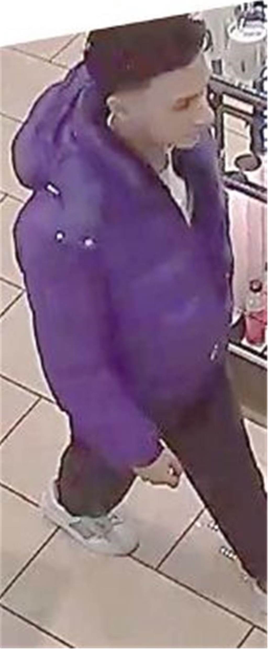 Die Polizei sucht nach zehn Tatverdächtigen.