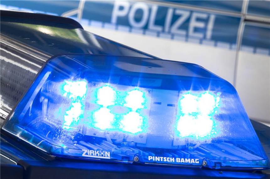 Attacke auf dem Supermarkt-Parkplatz endet im Krankenhaus Die Polizei sucht Zeigen. (Symbolbild)