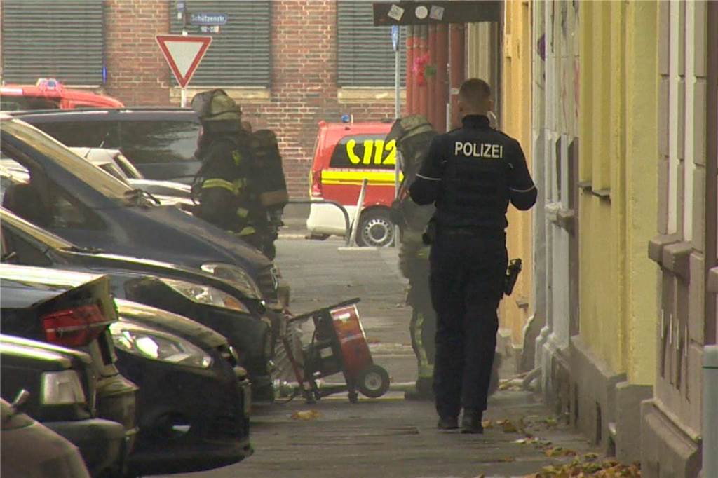 Drei Brände in 14 Stunden: Menschen in verrauchten Häusern - wurde absichtlich Feuer gelegt? Die Polizei untersucht mehrere mögliche Brandstiftungen in der Nordstadt.