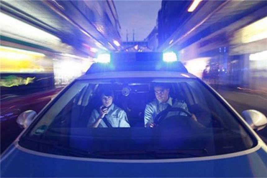 Polizei-Großaufgebot löste illegales Tuner-Treffen am Südringcenter auf Die Polizei war mit einem Großaufgebot am Südringcenter. (Symbolbild)